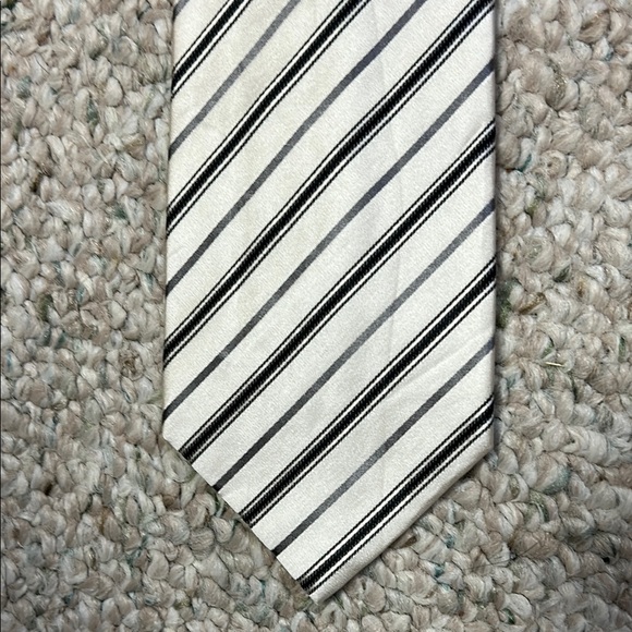 Geoffrey Beene Black and White Striped‎ Tie - Picture 1 of 3